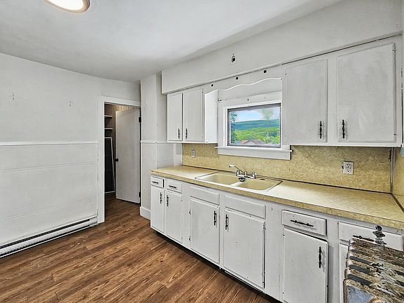 4th image of 310 21st Ave Floor 2