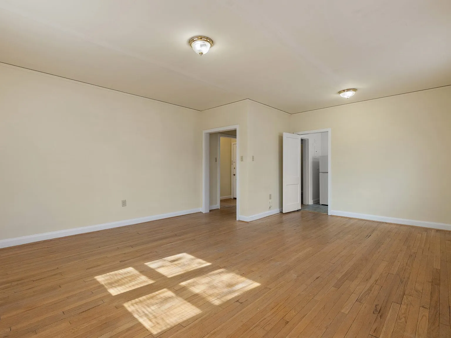Wedgwood Apartments — Photo 2