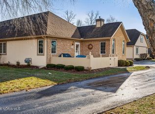 1037 Turnbury Ln, Perrysburg, OH 43551