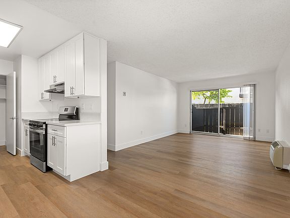 4th image of 989 Peach Ave APT 29