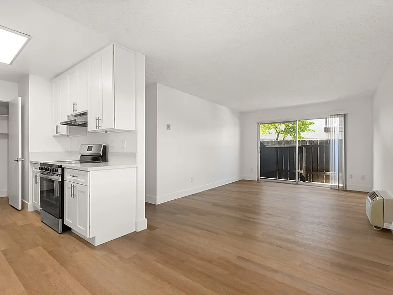 Terre at 989 Peach — Photo 6