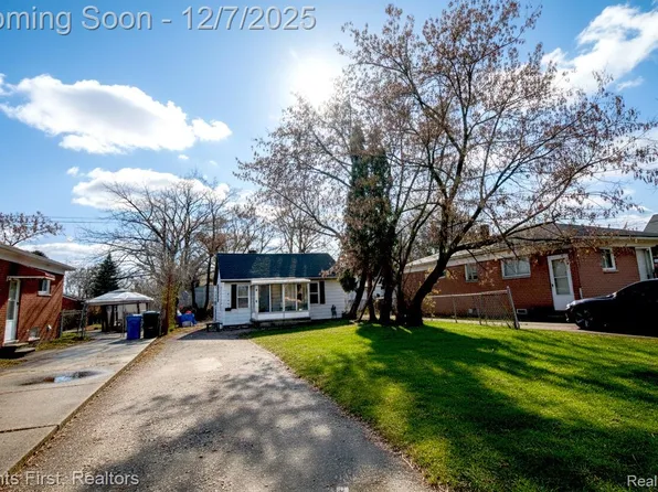 5654 Bedford St, Dearborn Heights, MI 48125