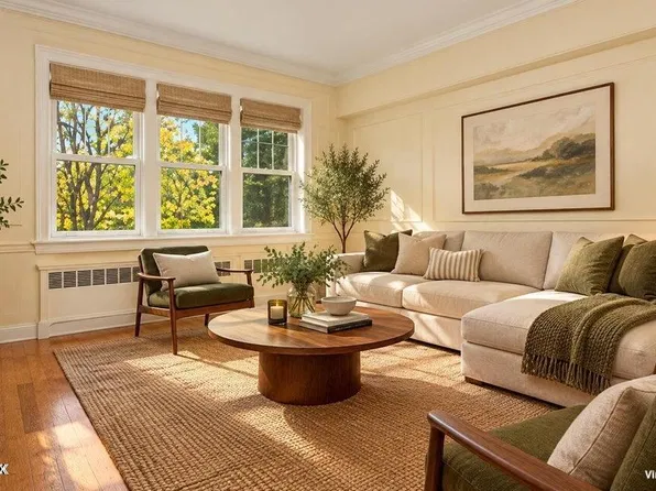 52 Lafayette Pl APT 2B, Greenwich, CT 06830