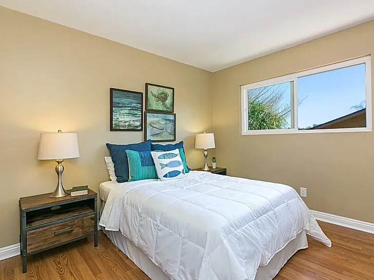 5881 Desert View Dr — Photo 2