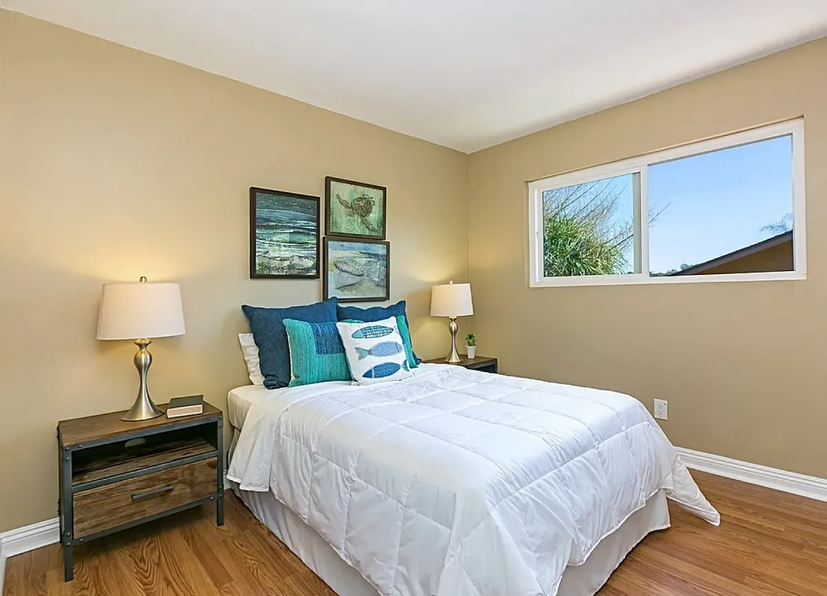 Building Photo - 5881 Desert View Dr