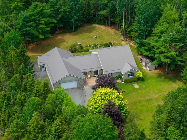 532 Oakland Rd, Lunenburg, NS B0J 2E0