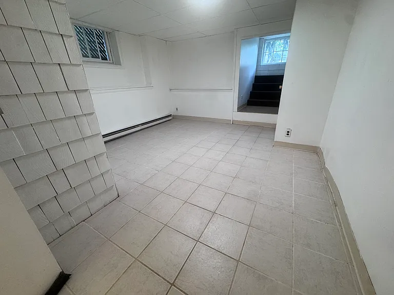 174 Carey Ave #BASEMENT — Photo 6