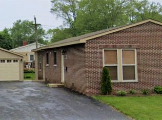 982 Berkley St, Carpentersville, IL 60110