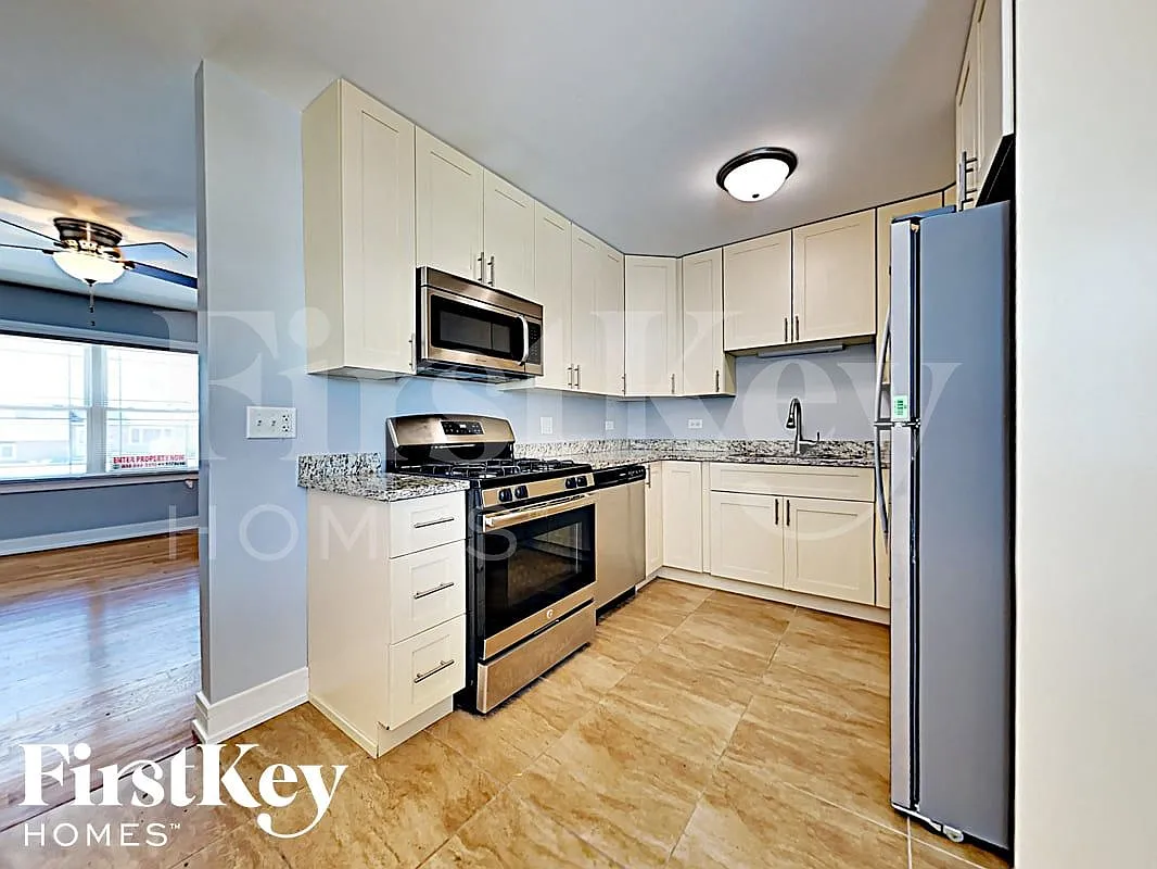 4 bed, 2.0 bath, 1900 sqft, $3,050 — Photo 4