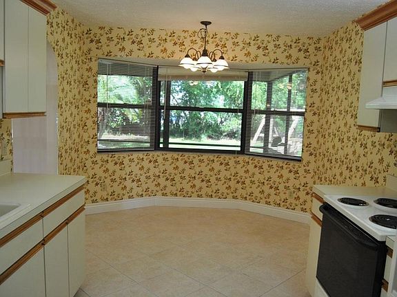 4th image of 2255 SE Gaslight St