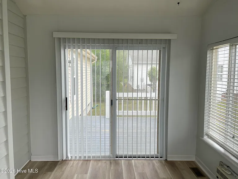 480 Saltaire Dr SW — Photo 17