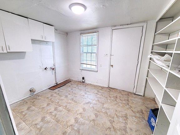 5th image of 5108 S Lindsay Ave