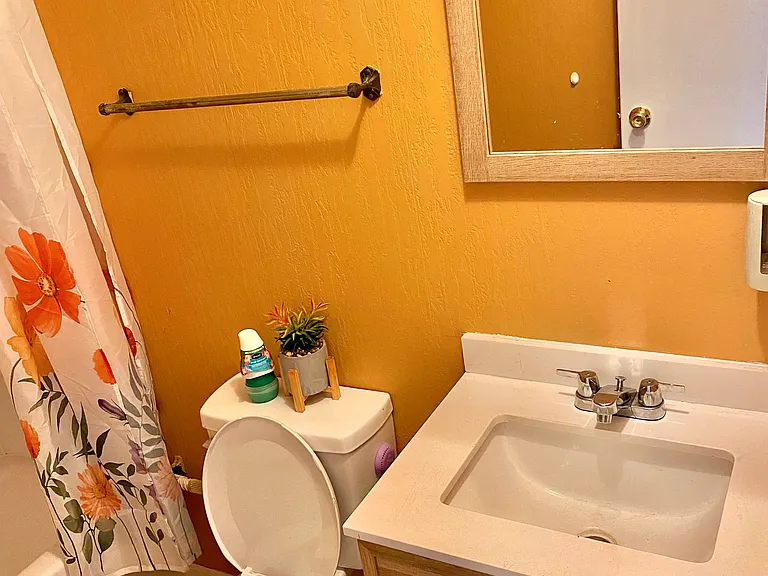 343 E Wine St — Photo 9