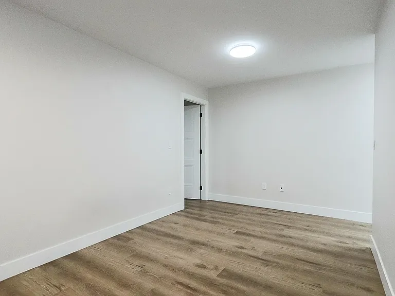 16792 18b Ave #1 — Photo 14