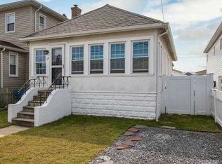 15 Hastings Rd, Island Park, NY 11558