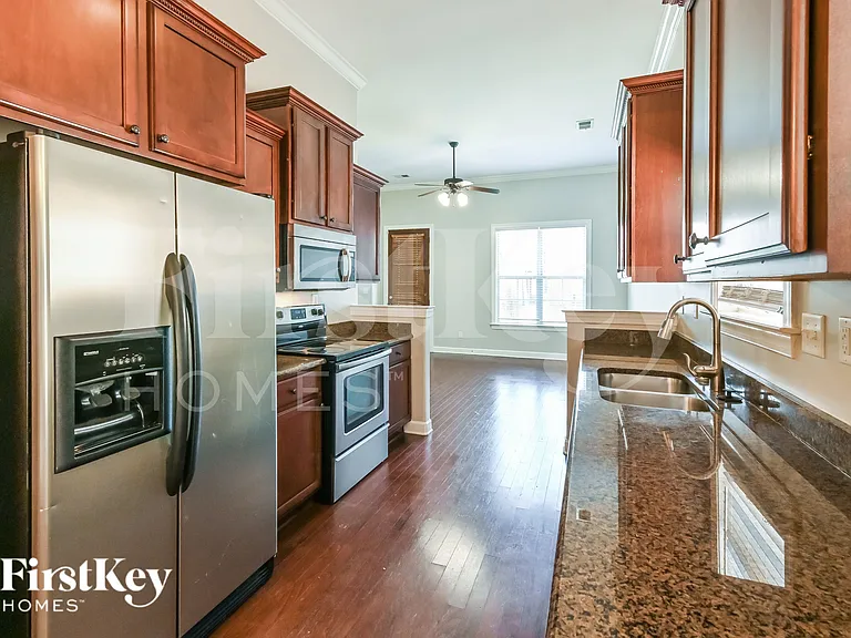 10258 Evening Hill Dr — Photo 5