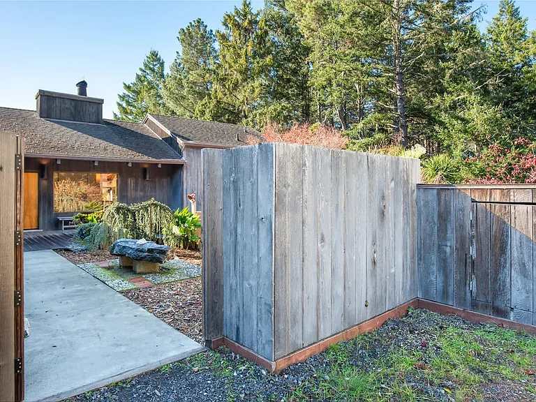 38051 Foothill Close — Photo 31