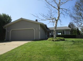 301 Brookwood Trl, McHenry, IL
