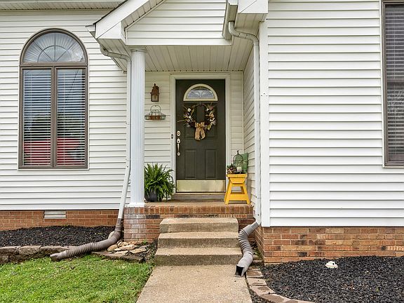 2nd image of 428 Crabtree Cir