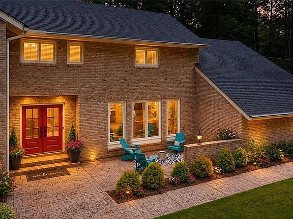 3rd image of 165 River Park Dr