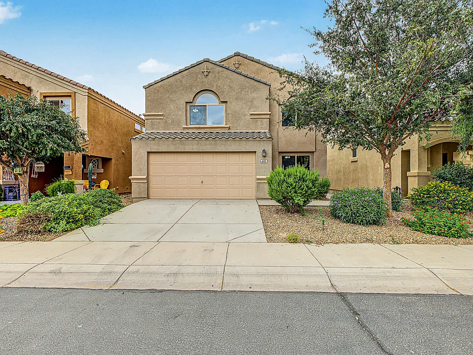 6135 E Paradise Ln