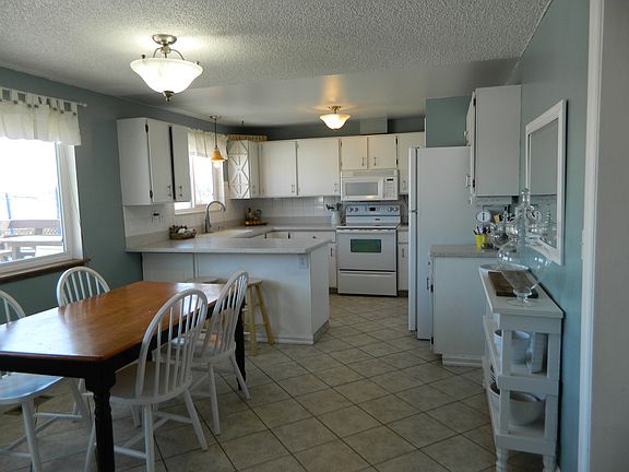 3rd image of 1495 N Riverbend Dr