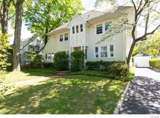 593 Manor Ln, Pelham, NY 10803