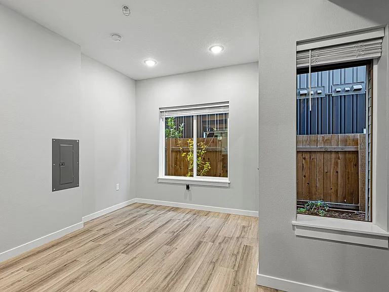 7150 N Greenwich Ave #5 — Photo 10