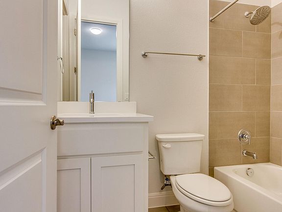 The Lauren II Full Bath