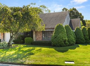 148 Baywoods Ln, Bay Shore, NY 11706