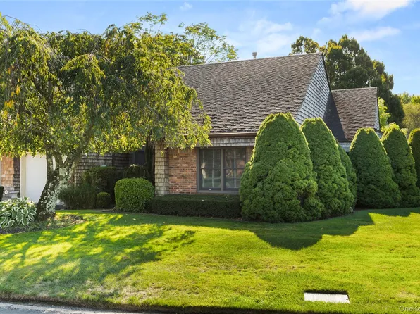 148 Baywoods Lane, Bay Shore, NY 11706