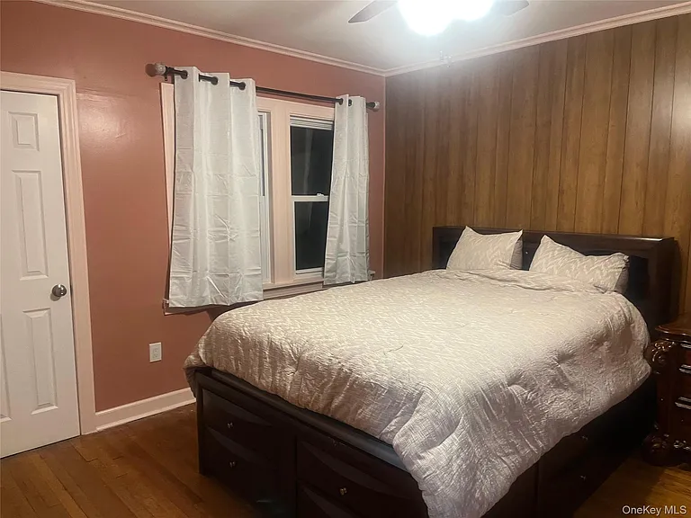 10933 Francis Lewis Blvd — Photo 11