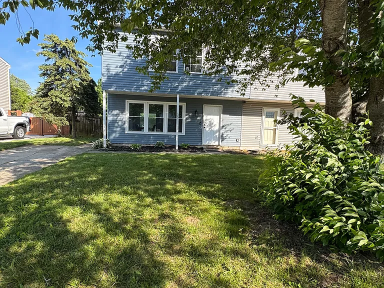 35 Farmhouse Rd — Photo 1