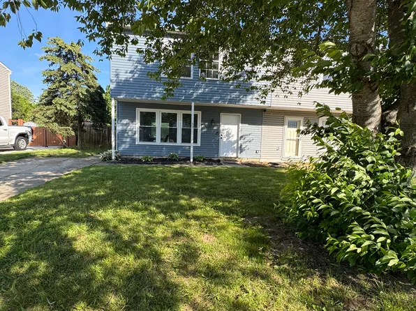 35 Farmhouse Rd, Sicklerville, NJ 08081