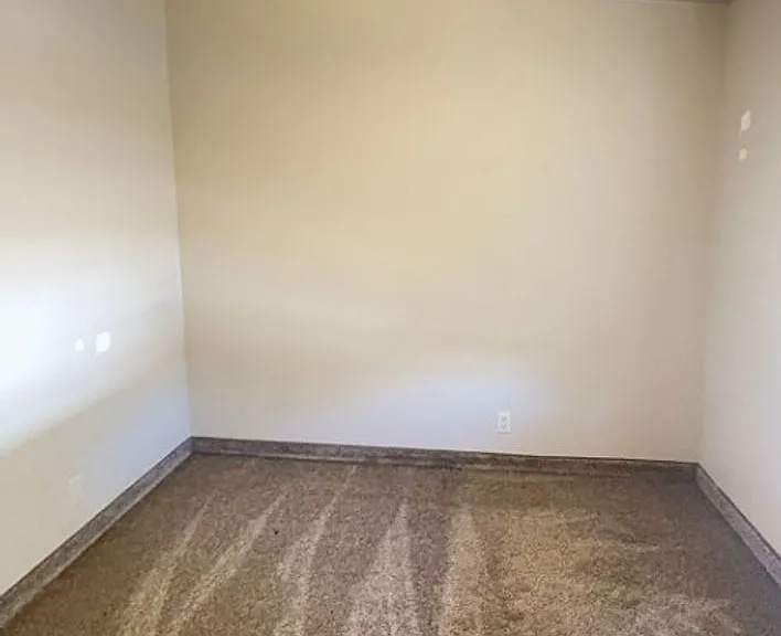 311 N Highland Dr — Photo 19