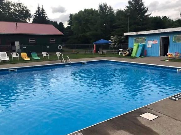 3rd image of 86 Cambridge Circle