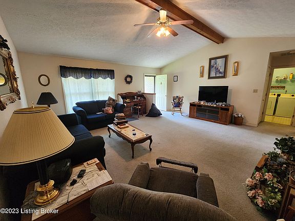 4th image of 3105 Bluegrass Dr