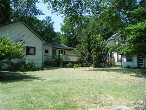 3rd image of 1303 E Koshkonong Dr