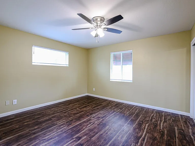 1005 E Cavalier Dr — Photo 17