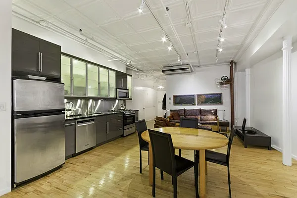 Rented by Level Group | media 31