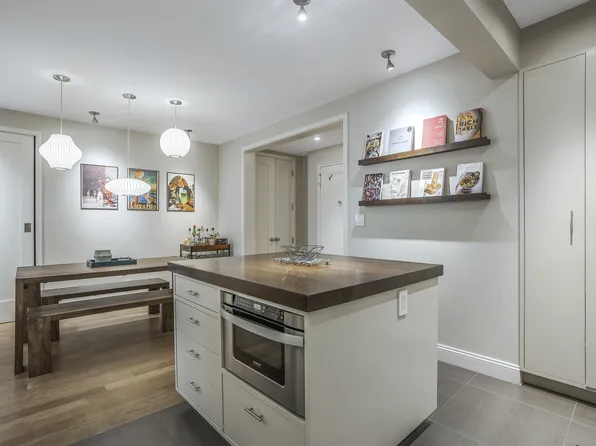 310 West 55th Street image 7 of 23