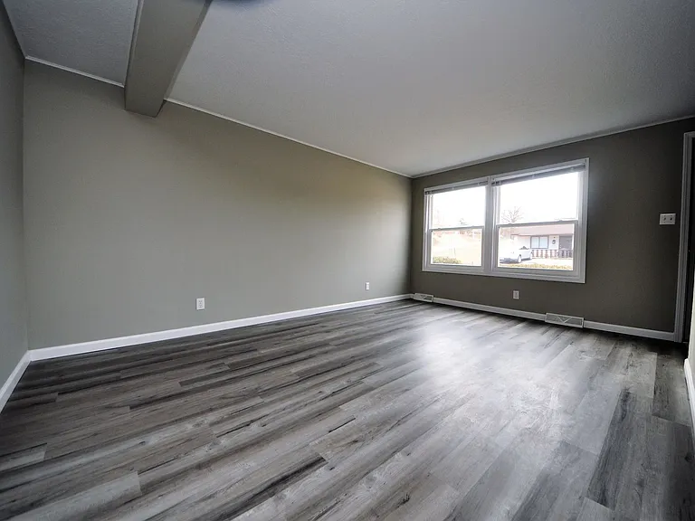 307 Granada Dr — Photo 5