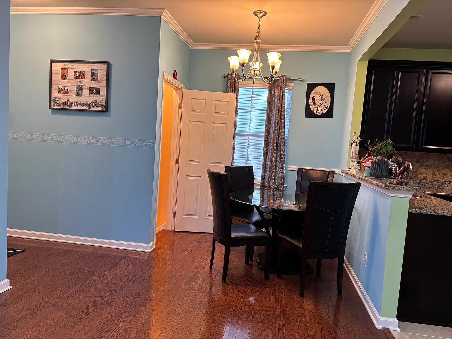 5 bed, 3057 sqft, $4,000 — Photo 1