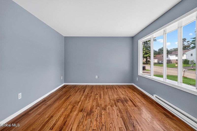 3rd image of 20 Lawrence Avenue