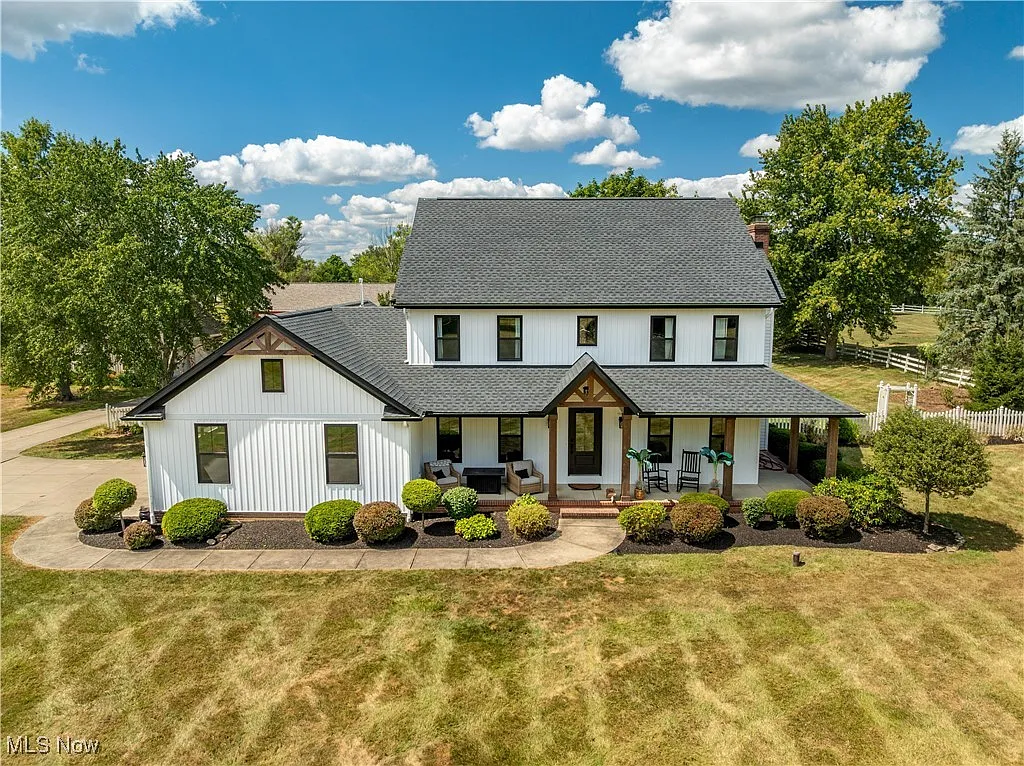 11121 Geib Ave NE photo 1