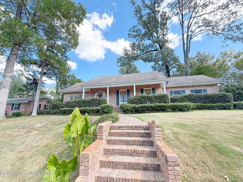 1st image of 21 Oakhurst Dr