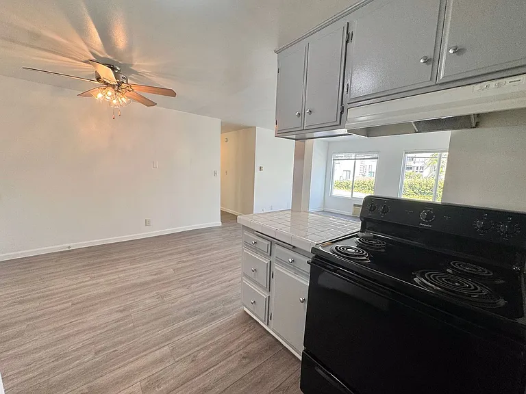10770 Lawler St — Photo 8