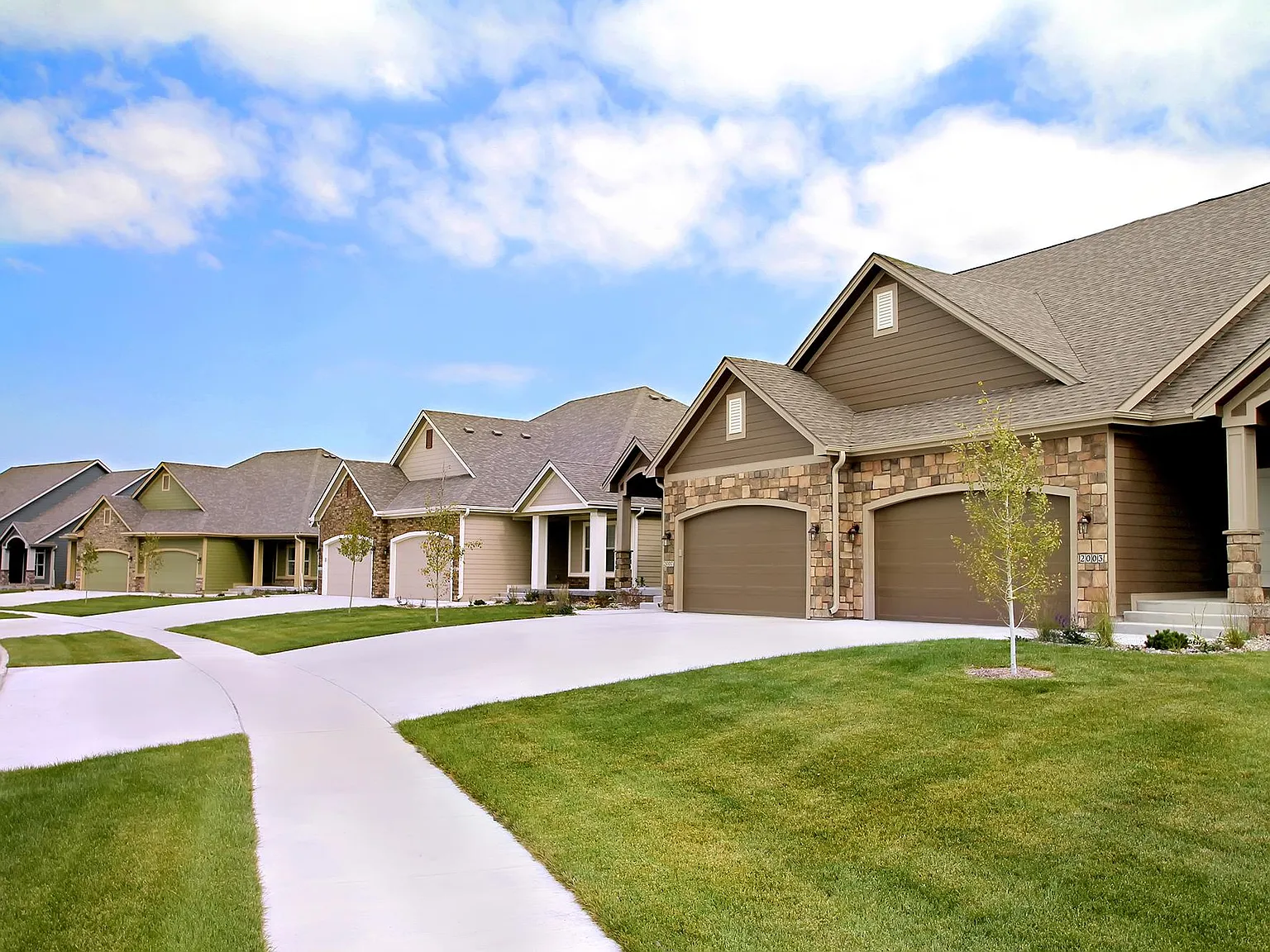 Centennial Pointe West — Photo 1