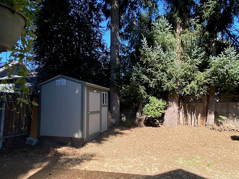 1025 N Church St — Photo 37