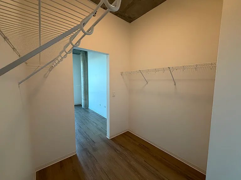 1112 N Marshfield Ave #801 — Photo 32